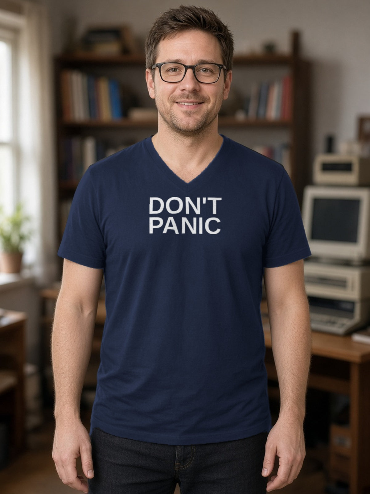 DON'T PANIC Big Text V-Neck Tee - Navy