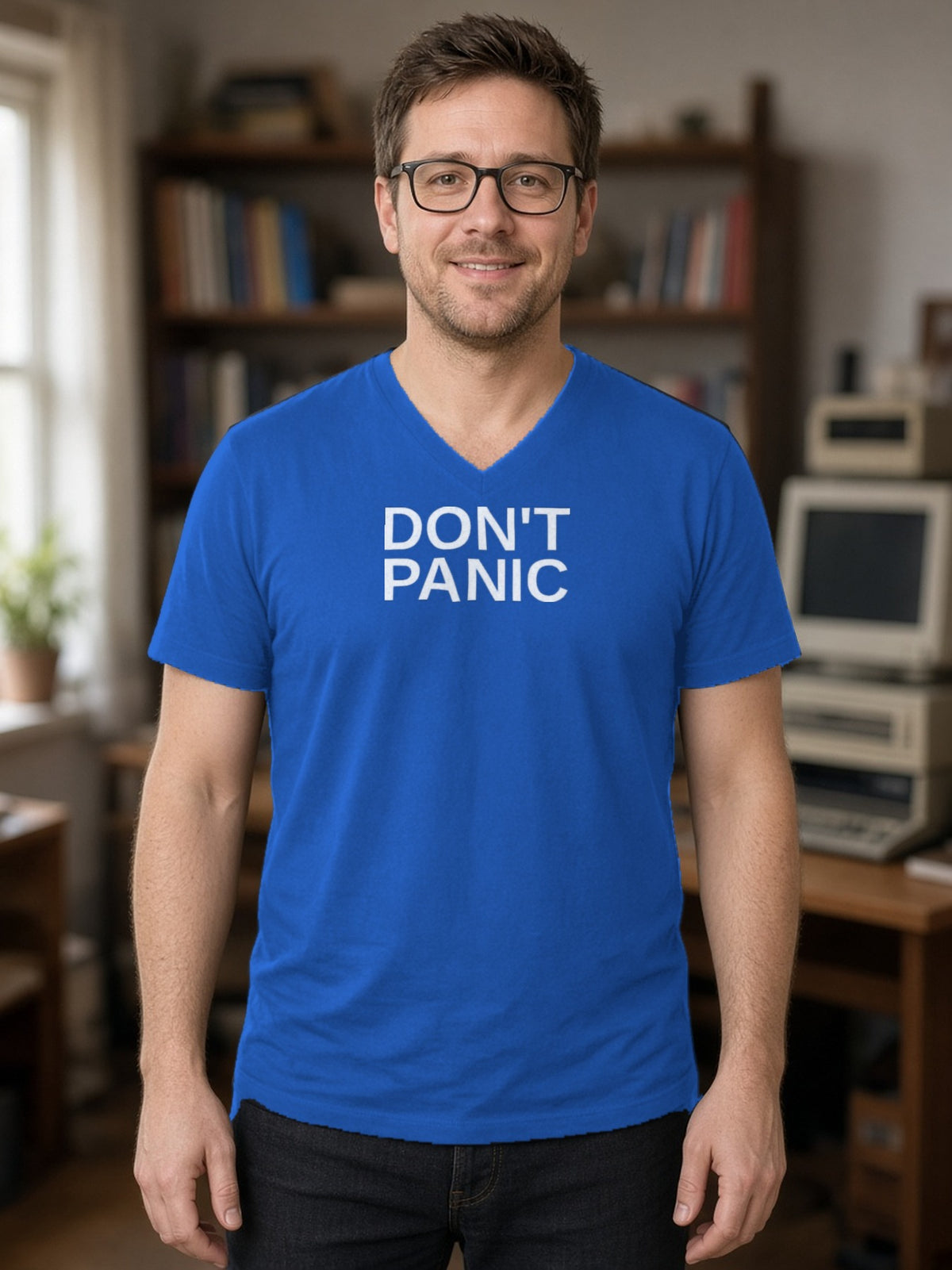 DON'T PANIC Big Text V-Neck Tee - True Royal